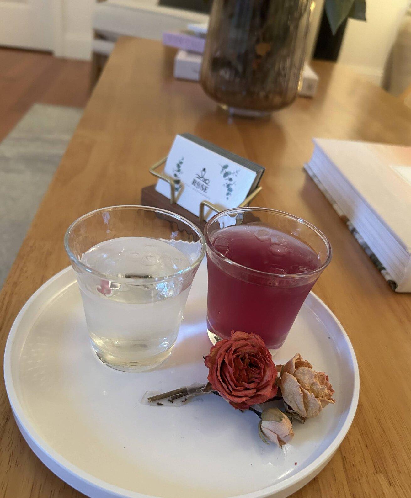 Welcome drinks with dried roses